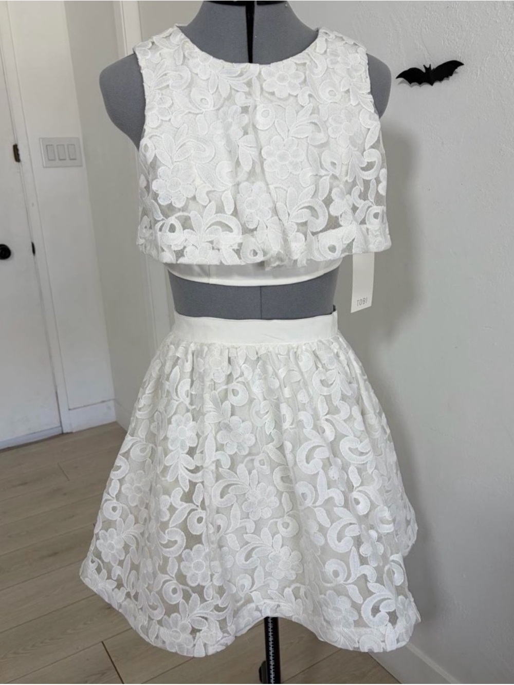Tobi White Floral Lace Two-Piece Bachelorette Set Size Small NWT
